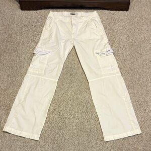 LoveGen Size: 7 Women’s White Cargo Pants